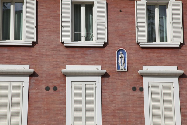 città